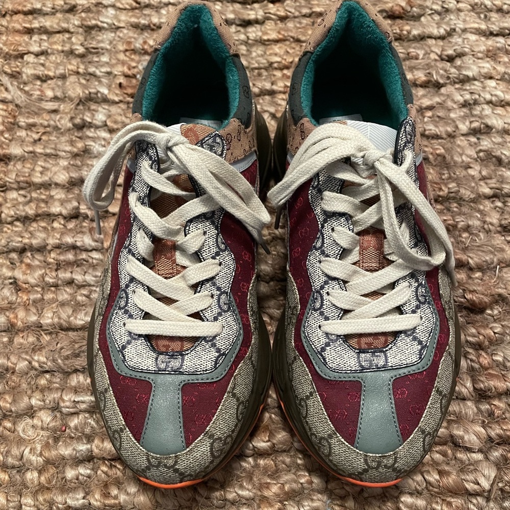 Women Gucci Sneakers! Like new, US size 9